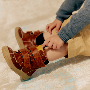 TEX-boot with  decorative contrast stitching