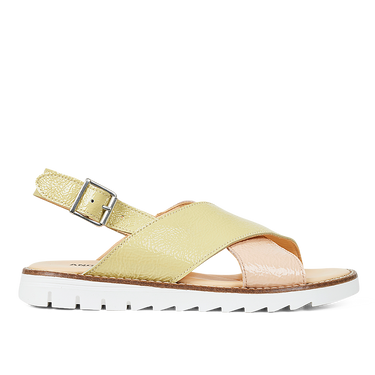 Sandal with buckle