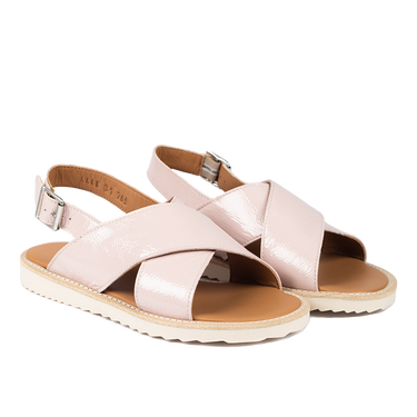 Cross sandal with buckle closure