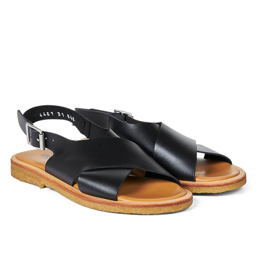 Cross sandal with buckle closure