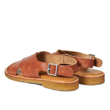 Cross sandal with buckle closure