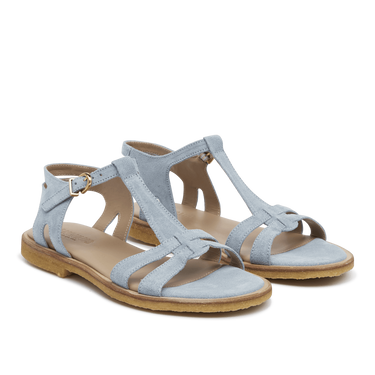 Feminine sandal with strap design