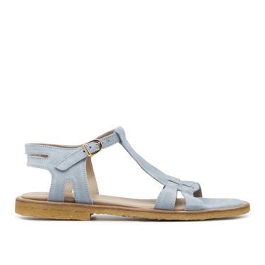 Feminine sandal with strap design