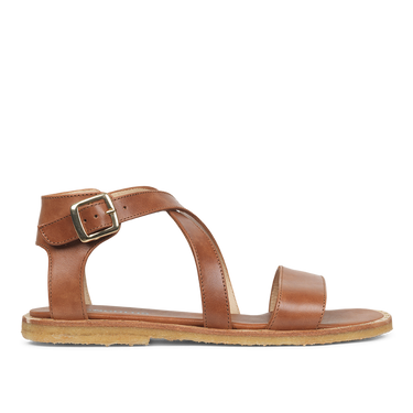 Sandal w. adjustable cross over buckle strap.