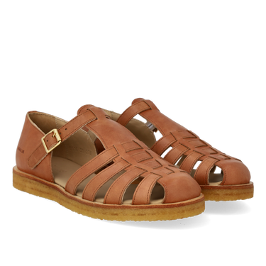 Strap sandal with buckle