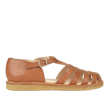 Strap sandal with buckle