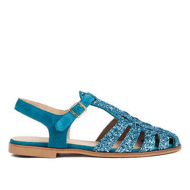 Strap sandal with buckle