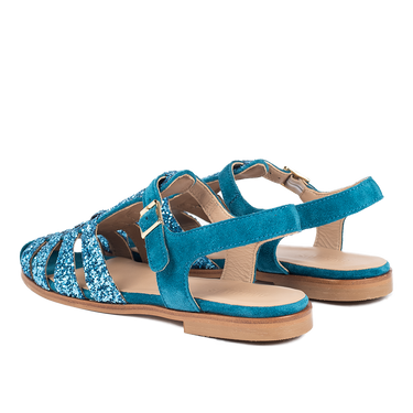 Strap sandal with buckle