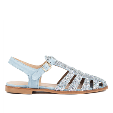 Strap sandal with buckle