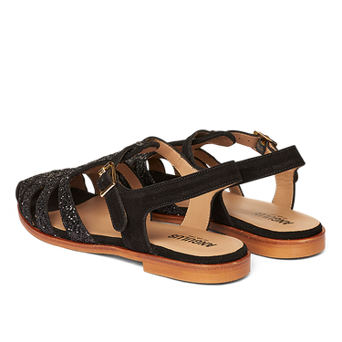 Strap sandal with buckle