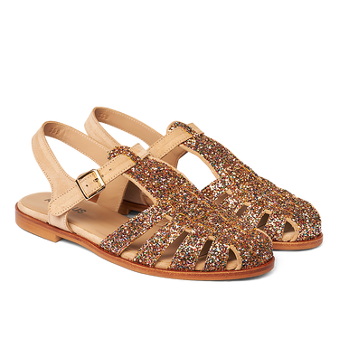 Strap sandal with buckle