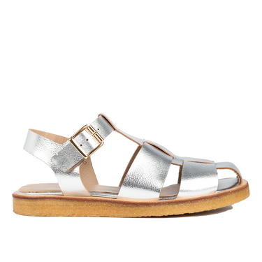 Strap sandal with buckle