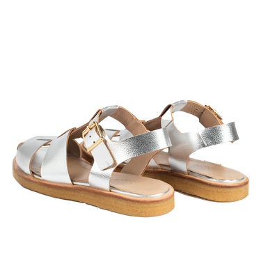 Strap sandal with buckle