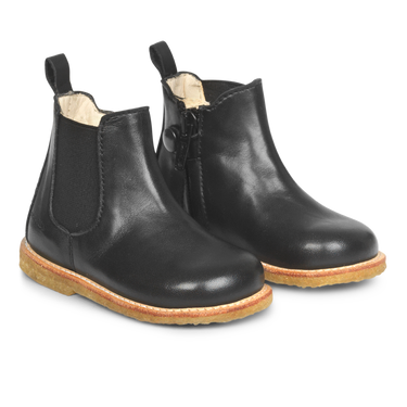 Classic chelsea boot with elastic and zipper