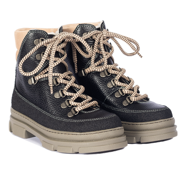 Leather lace-up boot with soft wool lining