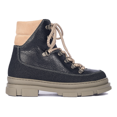 Leather lace-up boot with soft wool lining