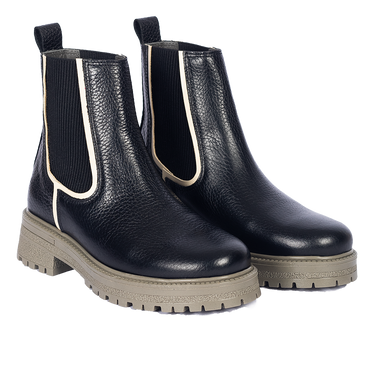 Chelsea boot with contrast detailing