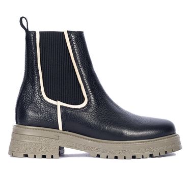 Chelsea boot with contrast detailing