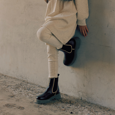 Chelsea boot with contrast detailing