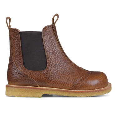 Chelsea boot with brogue lace pattern