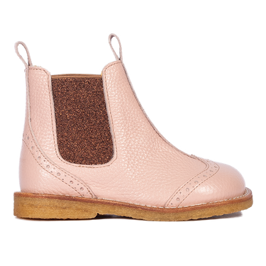 Chelsea boot with brogue lace pattern