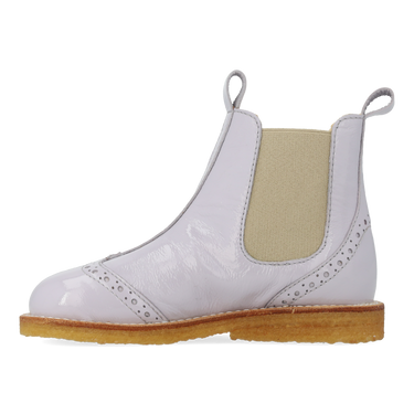 Chelsea boot with brogue lace pattern