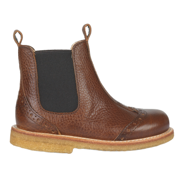 Chelsea boot with brogue lace pattern