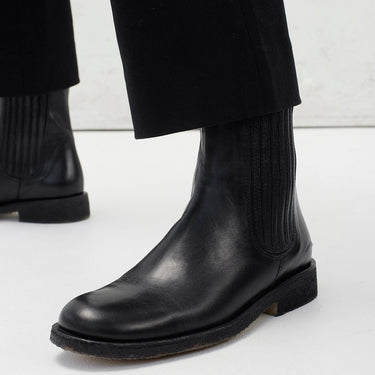 Chelsea boot with elastic