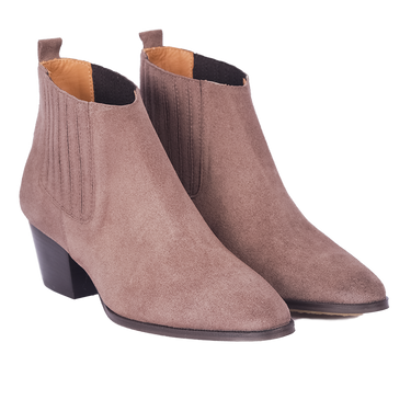 Ankle boot with heel