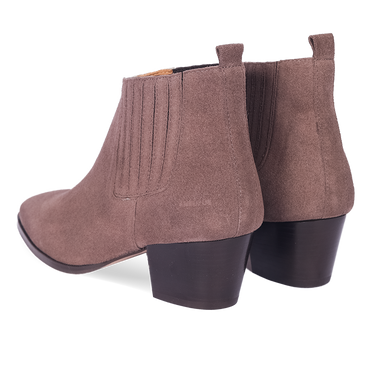 Ankle boot with heel