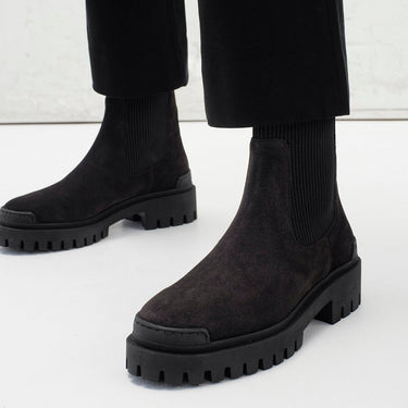 Chelsea boot with elastic