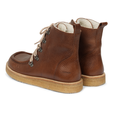 Boot with wool lining and wide fit