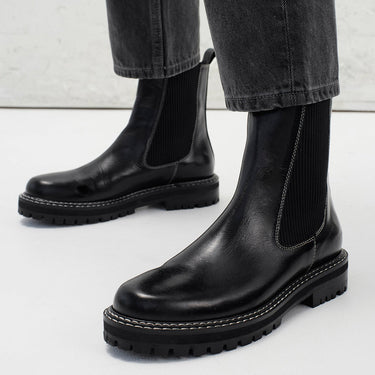 Chelsea boot with elastic