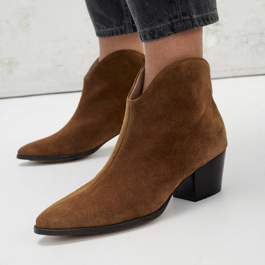 Ankle boot with heel