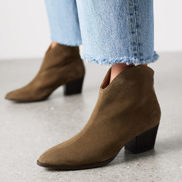 Ankle boot with heel