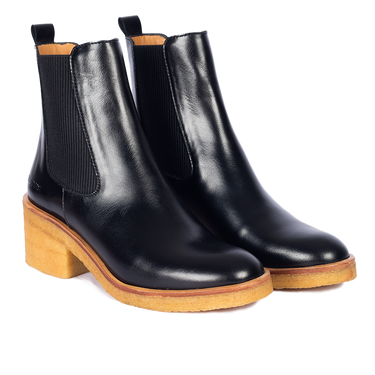 Chelsea boot with elastic