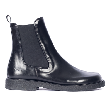 Chelsea boot with centred stitching detail