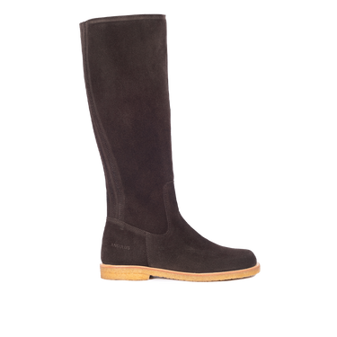 Long shafted leather boot with a spacious fit