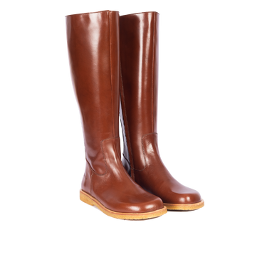 Long shafted leather boot with a spacious fit