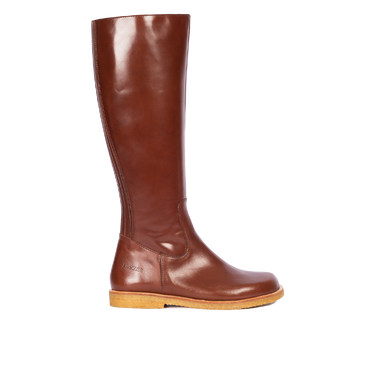 Long shafted leather boot with a spacious fit